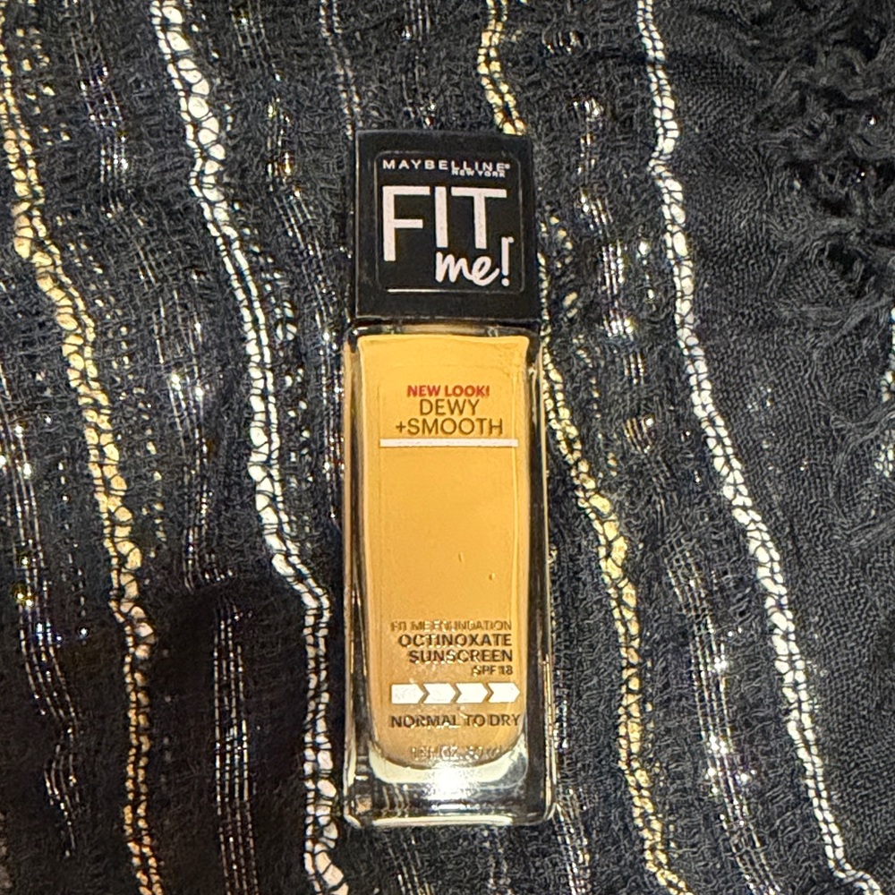 Maybelline Fit Me Dewy + Smooth Foundation - Warm Honey